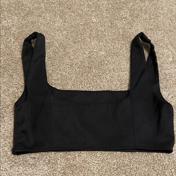 Princess Polly Black Cropped Tank Top - size 4. B8 - Picture 3 of 4